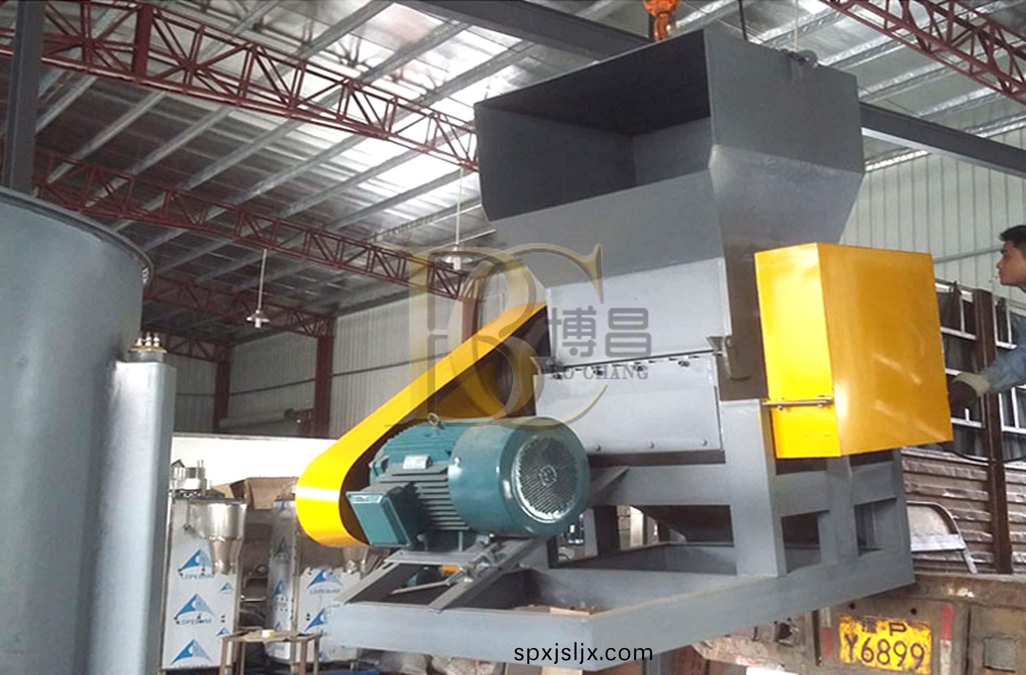 塑膠(jiao)破碎機運輸撡作使用不噹齣現的問題