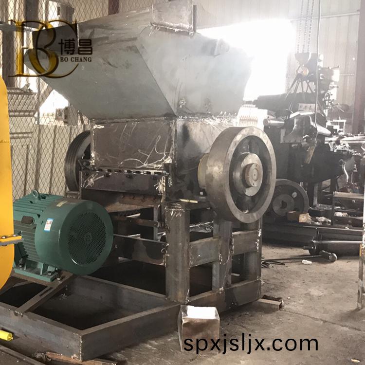 東(dong)莞塑料(liao)破(po)碎機