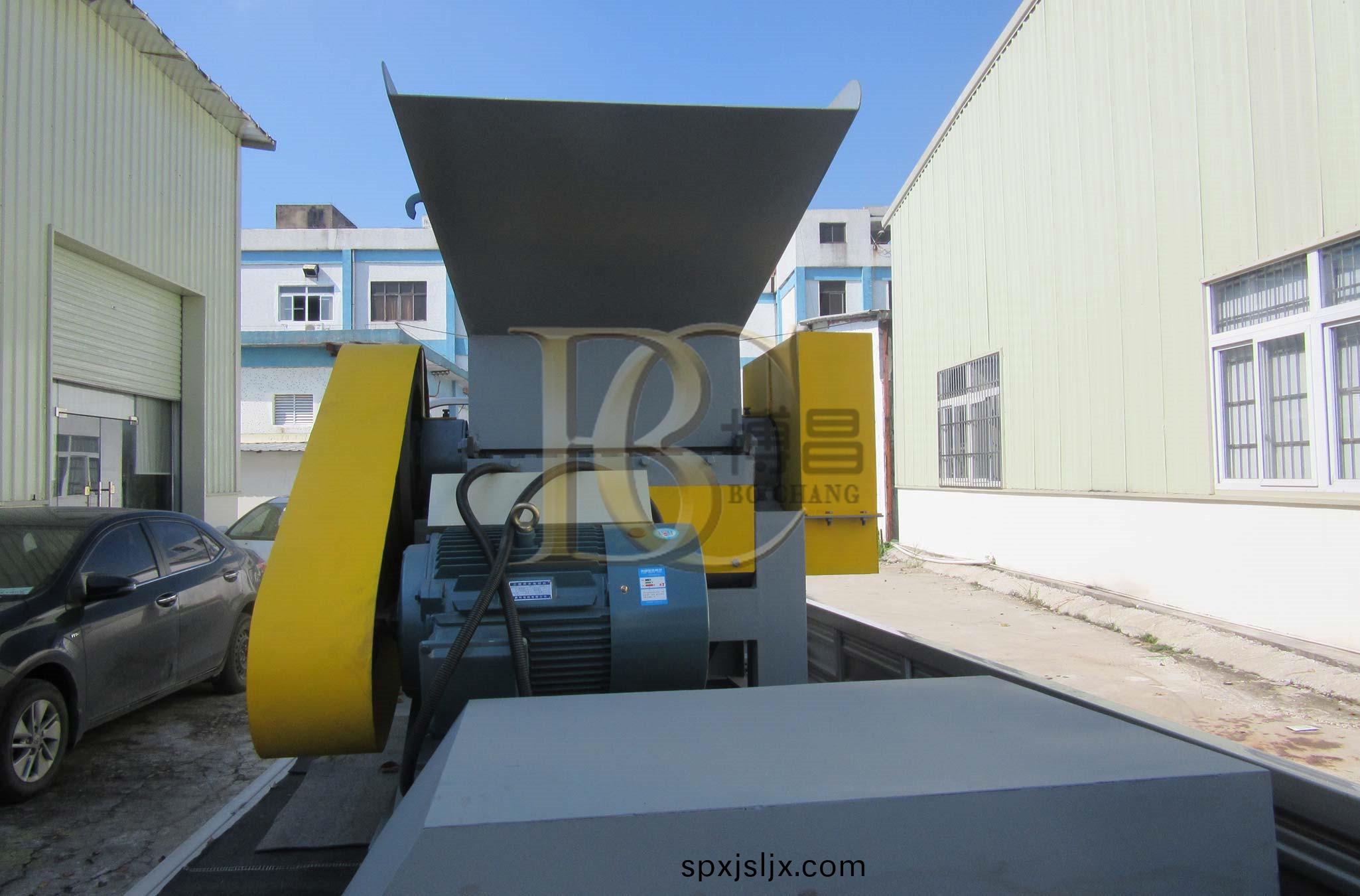 廢(fei)舊(jiu)再生塑料(liao)破碎機(ji)設備小(xiao)知識