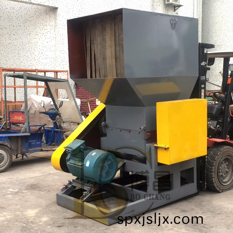 廢舊塑料(liao)破(po)碎機