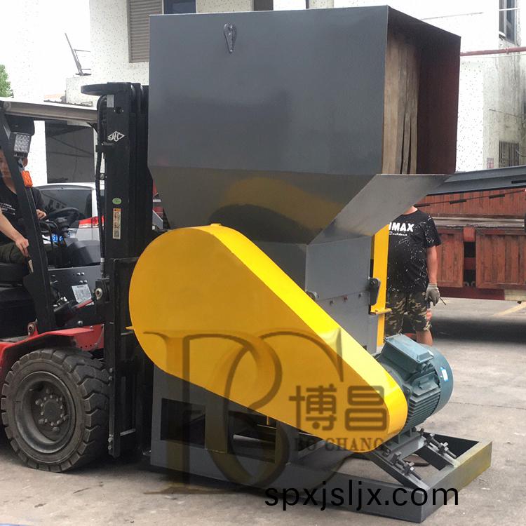廢舊塑料破碎機(ji)設(she)備